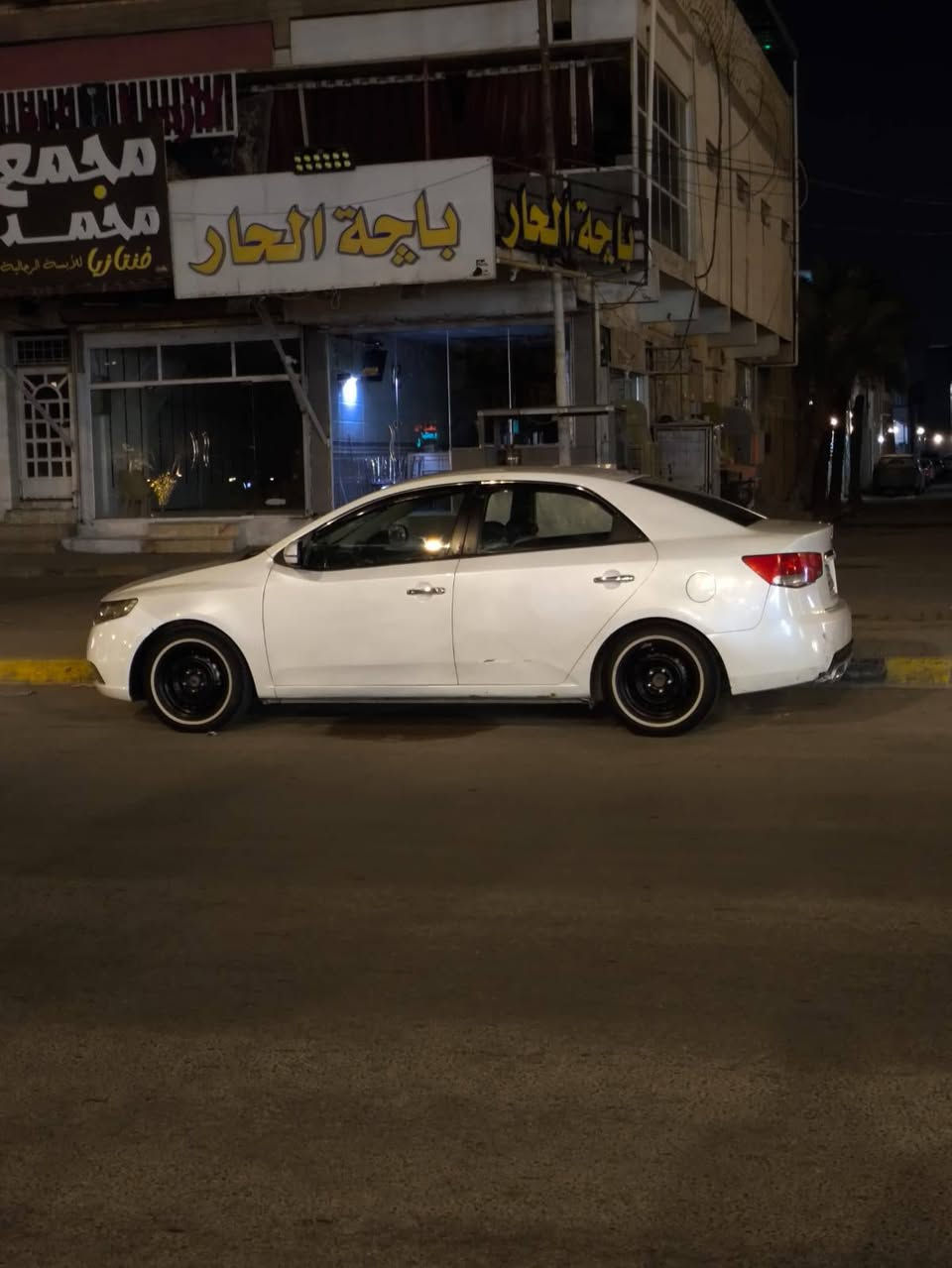 سلا عليكم سيراتو 2011 بيها حزام صبغ بدون دواخل السعر 68 وبيها مجال رقم صاقط  ***********
