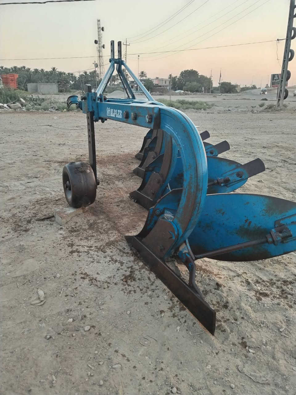للبيع فدان تركي البير حجم  ١٢ رباعي 
فدان جاهز للعمل 
العنوان واسط النعمانيه ***********
***********
