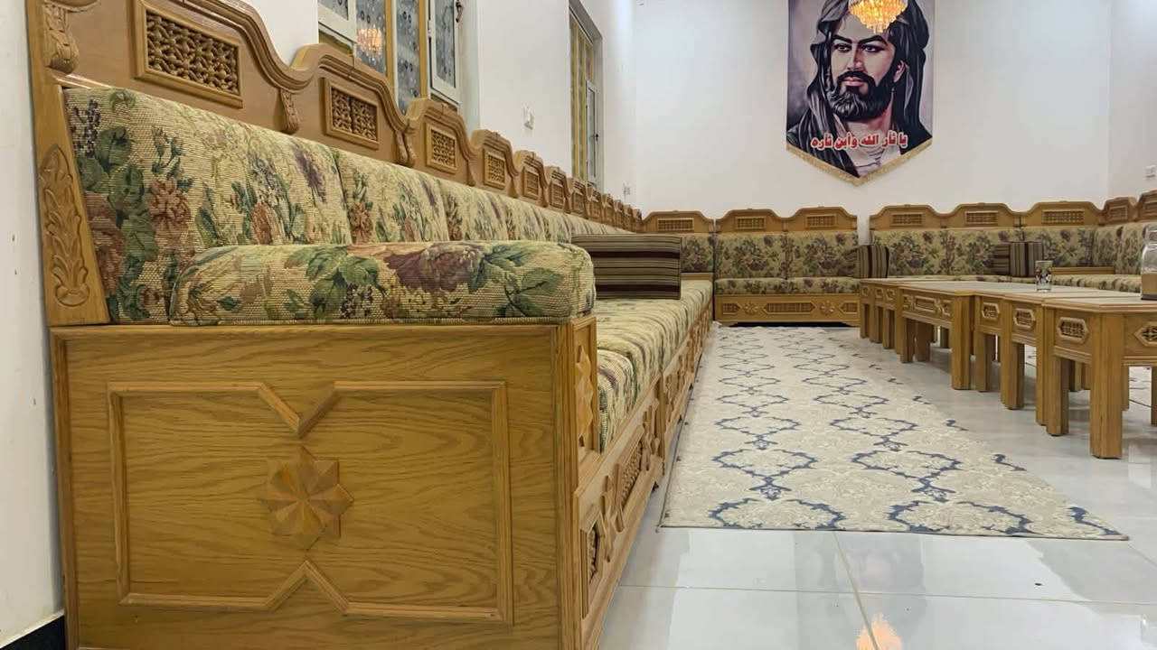 سلام عليكم ديوان شرقيه خشب سنديان تفصال كويتي 
جديد 8طاوله  3زوايه 23 متر عنوان بصره صفوان 
سعر ٢٨٥٠ وبيه مجال بصيط 
*********** / ***********
