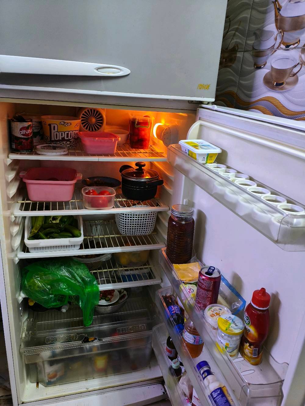 ثلاجه حجم كبير سعره 150رقمي ***********