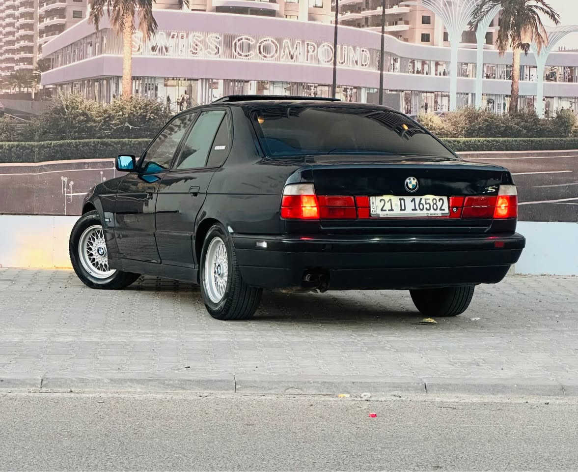 سلام عليكم 
للبيع بي ام 525 موديل 1994 اصل
رقم سليمانيه سنويه ل2030
صبغ جماليه فقط مكفوله من ضربه
مكينه 2500 مسكر فانوس
كير اوتو مكينه كير جدد
سيارت فول 
بجم عريض
سلايد طكتين
دبل ايرباك دبل جكمجه
داخل صاج وجلد وكهرباء
شاشه لايت زنون
تبريد شغال مروحه f01
تدفئه بلكشنات
بردات بلبيبان بلاد
اخوان سياره حلوه وخير من الله صدر خلفي امامي جديد
سعر 70 وبيها مجال مكاني بغداد حي الجامعه 
رقمي *********** بي وتساب خاص ماجاوب بغداد, العراق
