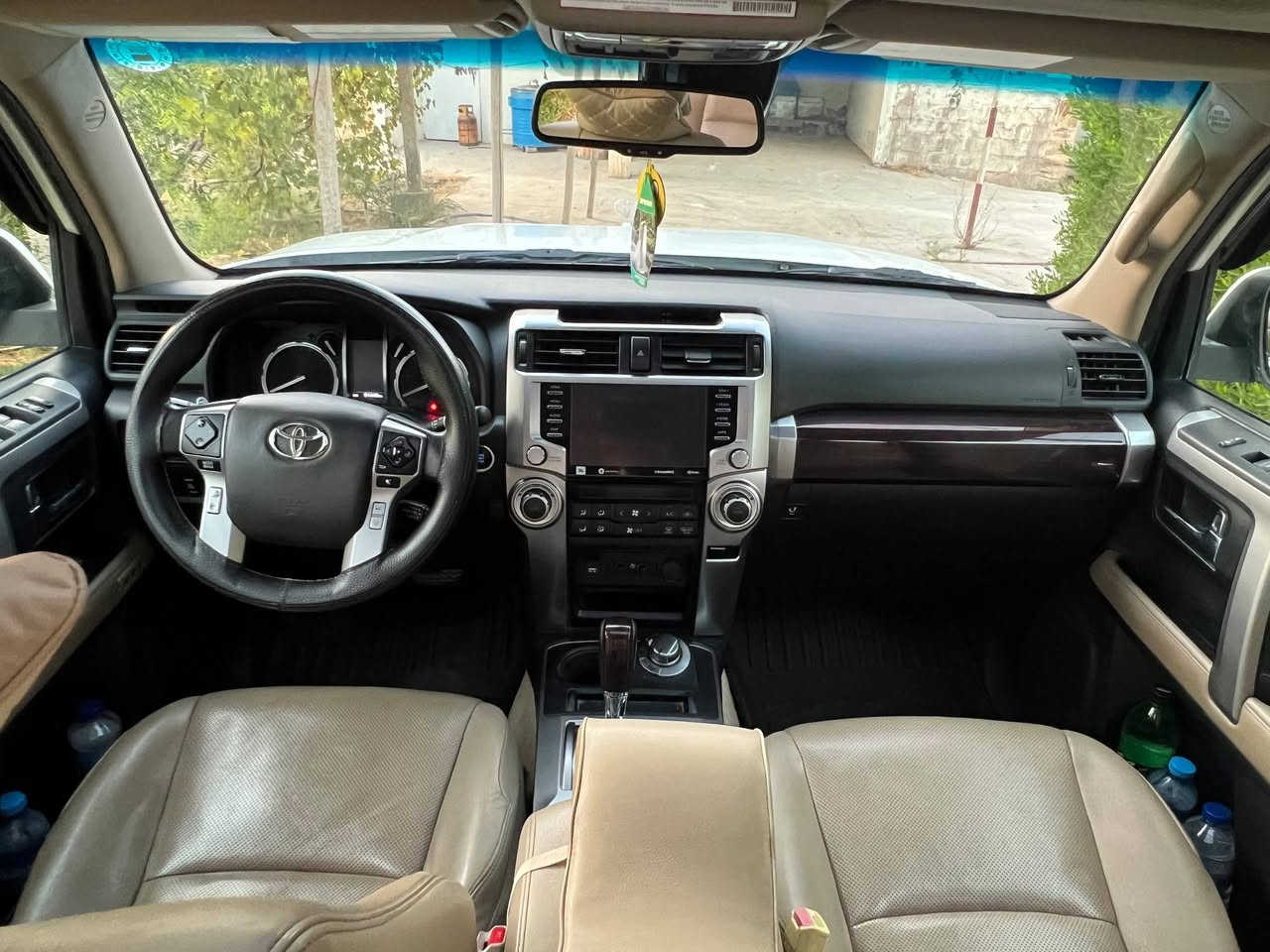 ‏TOYOTA  4RUNNER Limited فوول مواصفات 1/1
موديل 2021 رقم أربيل بأسمي شرط التحويل 
ضررها صبغ جاملغ وبونيد وصور الضرر مرفق بالمنشور
ماشية 55 إلف 
~ بصمة تشغيل 
بصمة بيبان 
لايت زينون
إشارة ترحيب بالمرايا وبالباب
~ فتحة سقف 
~ فور ويل 4*4
~ شاشة كبيرة 
~ رادار وحساسات خلفي وامامي
~ كشنات أمامية كهربائية
 تبريد وتدفئة الكشنات
~ كشنات جلد 
~ (  7 ) سبعة  راكب 
السعر 315 وبيها مجال 
للاستفسار : ‭***********
