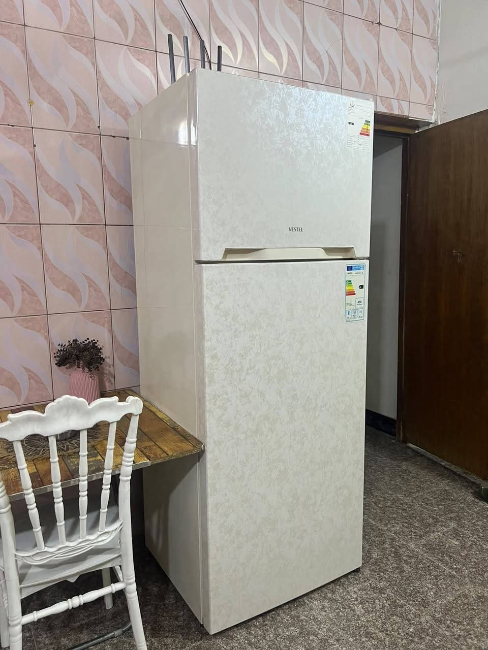 ثلاجة ٤٠٠ • براد ١٠٠ • للبيع