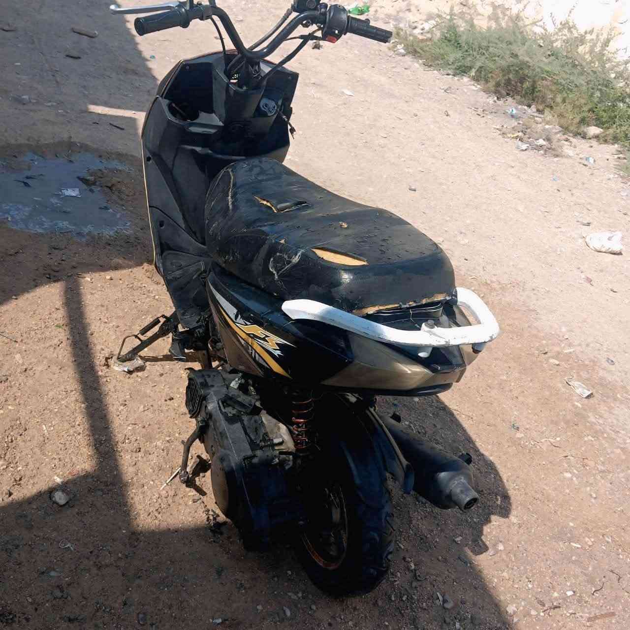 للبيع دراجة ماكس اف اس بيها كزوز رياضي ويالة رياضي الدبلات والبريكات شغالات امامي والخلفي بس يرادلها صفحة مال هندر ويده سكليتر الدراجة كلش نظيفة وحلوه اشوف بعينك السعر 175  بيع او مراوس مكاني البصره الرقم   ***********
