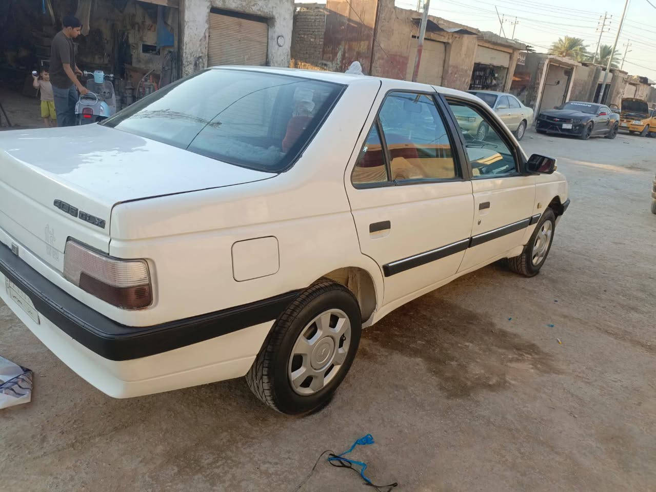 بيجو 405 GLX  
رقم بابل  مالكها نجف 
كفاله كير ومحرك جدد   لاضربه ولاصبغ ماعده شي قليل صبغ بقبق الجنطه 
مكفوله من التبديل وصبغ وشواصي. 
تخم تايرات جديد 
 . السياره بدون خياس نظيفه مال جنيان. 
مكان السياره نجف الكوفه 
السعر 30 وبي مجال مكلف بالنشر  رقم صاحب السياره ***********
