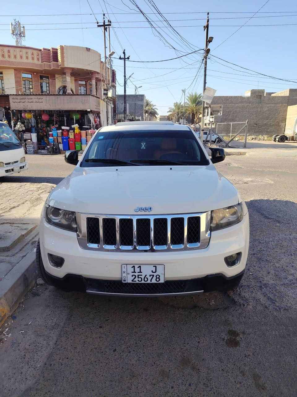 السلام عليكم جيب موديل ١١ فول مواصفات محرك ٥٧٠٠ مراوس جارجر أو جالنجر للاستفسار ***********
