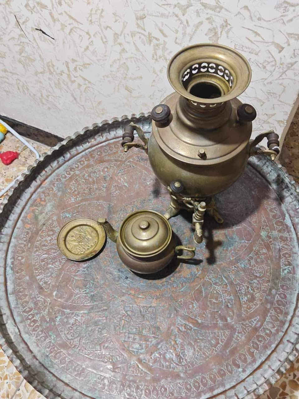 طاولة • للبيع • سعر خاص