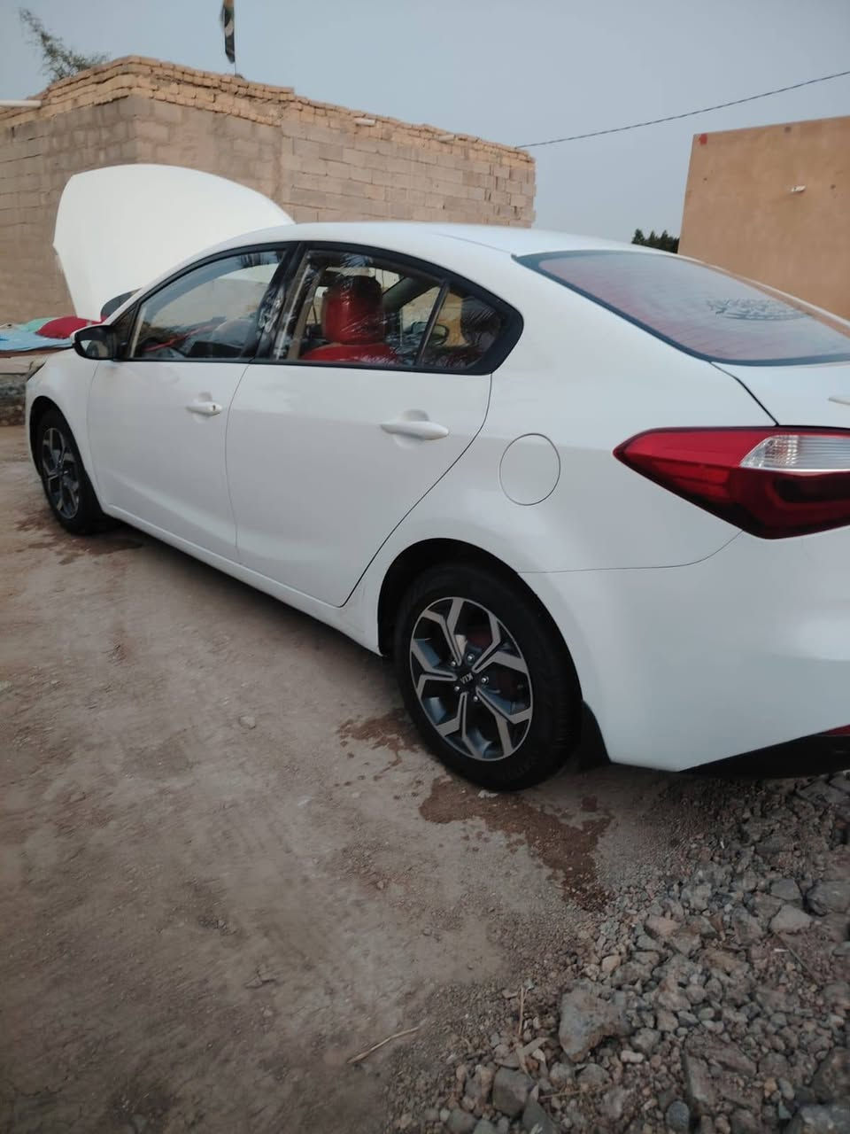 سيراتو موديل2016خليجي مكينه1600دوش تخم تاير حداديه سياره جاهزه بيها رشات صبغ فقط بدون فتح وتبديل  ***********مكان المثنى رميثه مكلف بلنشر غير متواجد ع النت اتصال فقط سعر مناسب
