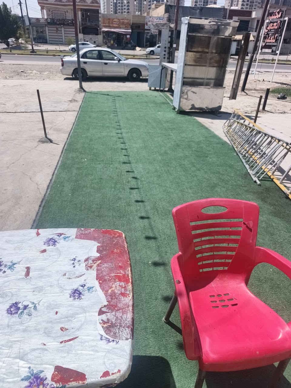 سلام عليكم مطعم متكامل من كلشي البيع مكان حي جهاد ورة مجمع نسيم رقم الهاتف***********
