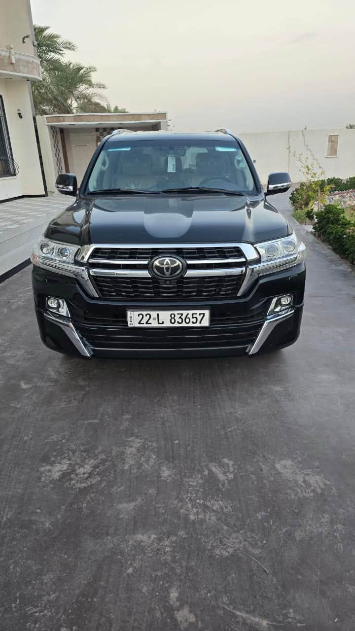 لاندكروز 2021 VX.R
محرك 5700 V8
سبير منازل كتلوكات الشركه كله موجوده 
السيارة  مكفولة كفالة عامة من جميع النواحي ونظيفة بمعنى الكلمه 
عدد البصمات 2 
المواصفات:
انظمه قياده 
حساسات أمامي وخلفي
داخل بيجي 
صاج ملكي 
كاميرات 360 أمامي وخلفي وجانبيات – 4 كاميرات
مري شفط ونظام ترحيب
اشاير لكزز سحب
تبريد بالكشنات
باب خلفي كهرباء
لايتات دبل عدسة + LED
جميع الكشنات كهرباء
زنون بلادي
فتحة سقف
داخل جلد 
نظام صوت Mark Levinson
مقاعد تدفئة وتهوية
3 شاشات
نظام مانع الانزلاق
نظام نزول المنحدرات
إشارات بالمرايا الجانبيه
شاحن لاسلكي 
ستيرن كهرباء + خزن ستيرن + خزن كشنات
وبعد بيها هواي مواصفات
مكاني بغداد 
رقم شمالي تحويل مباشر 
السعر ٥٧ الف دولار 💵 
للاستفسار الاتصال على الرقم ***********
