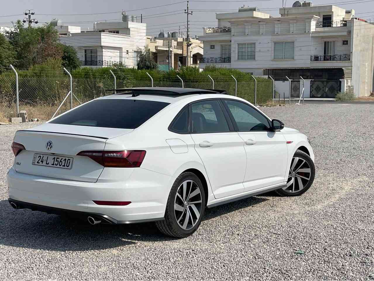 jetta gli 2019 autobahn 

سەیارەکە گێڕ عادیە بەڵام فول فول مواسەفاتە 
مواسەفاتەکان
کوشین سارد و گەرم
حەساس و ڕادارە پێش و پشتی
کامیرەیە
شاشەیە
سوکان ڤۆڵیۆم
گێچ ئەلیکترۆنی 
کوشین جلد
زۆر مواسەفاتی تر…….

سەیارەکە ٢ پارچەی بۆیاخە چاملخ و دەرگای لای سایەق پێشەوە پێش و پشتی کەپسە بێ ژۆرێیە تەنها ئێڕباگی شانی تەقیە و داندرایتەوە سەیارەکە بە شەرتی حەماوە و هەموو شتەک دەیفرۆشم گێڕ و مەکینەی بە شەرتە نەکرایتەوە سەیارەکە فول مواسەفاتی گێڕ عادیە رەقەم شانسیم لە ئاخیر ڕەسم دانایە 

سعری: ١٢٣ وەرەقە و تۆزێک مەجال 

ڕەقەم تەلەفۆن: *********** أربيل, العراق
