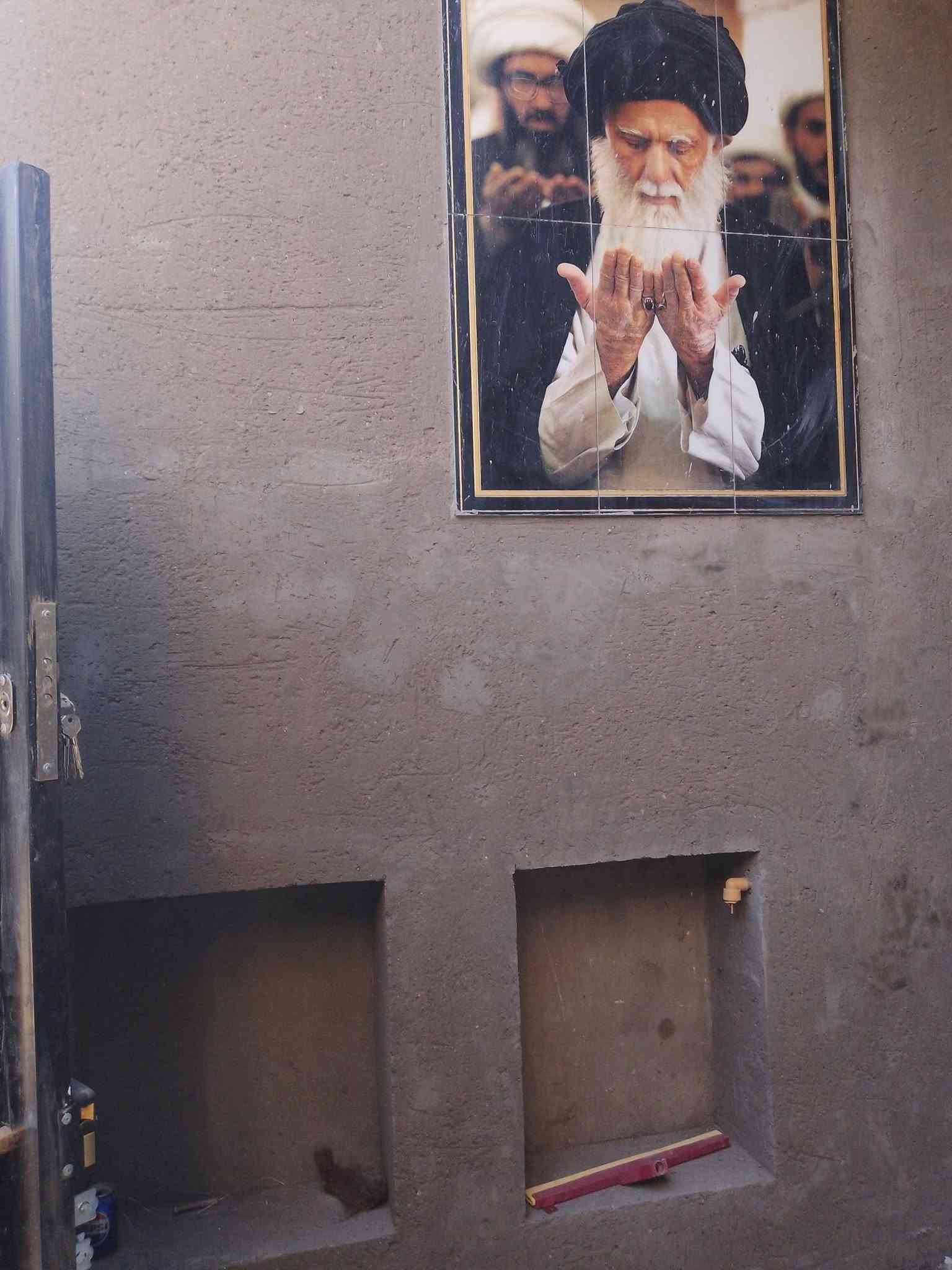 السلام عليكم لباخ مصري متفرغ حاليا شغل هندسي خشن وناعم داخلي وخارجي اسعار مناسبه مكاني بغداد رقم بي وتس ***********
