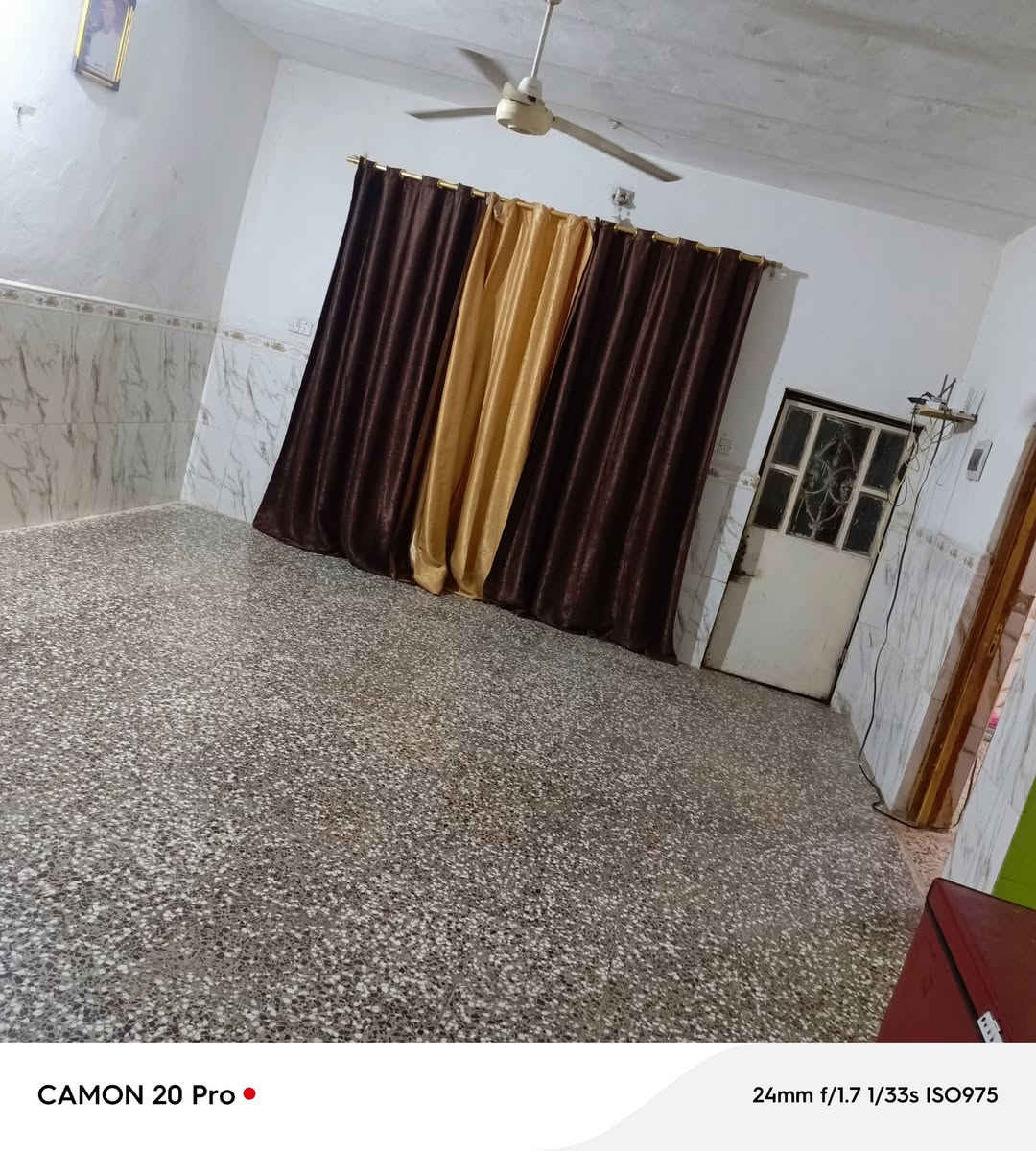 بيت للبيع حي الغدير قرب شئون المرئة المساحه 300 باقي تفاصيل على النتصال ***********
