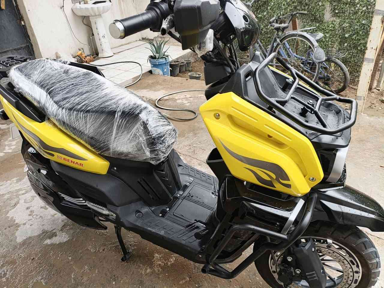 🔴 للبيع دراجة شحن أباتشي – 8 بطاريات
• النوع: أباتشي

• 8 بطاريات

• الحالة: جيدة جدا 

• الشحن والبطاريات بحالة جيدة جدا 
السرعه . تمشي 90.95
الشحنه الوحدة تمشيك 90.100 كيلو متر 
• الدراجة ماخذها قبل شهرين فقط 

ماشيه 1640 كيلو متر 

📍 الموقع: بغداد _ ابي غريب _ حي الشهداء 

💰 السعر: مليون 300 وبيها مجال 

📞 للاستفسار والتواصل: ***********
