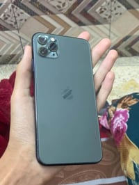 آيفون ١١ برو ماكس • ٢٥٦ • مكسور شاشه