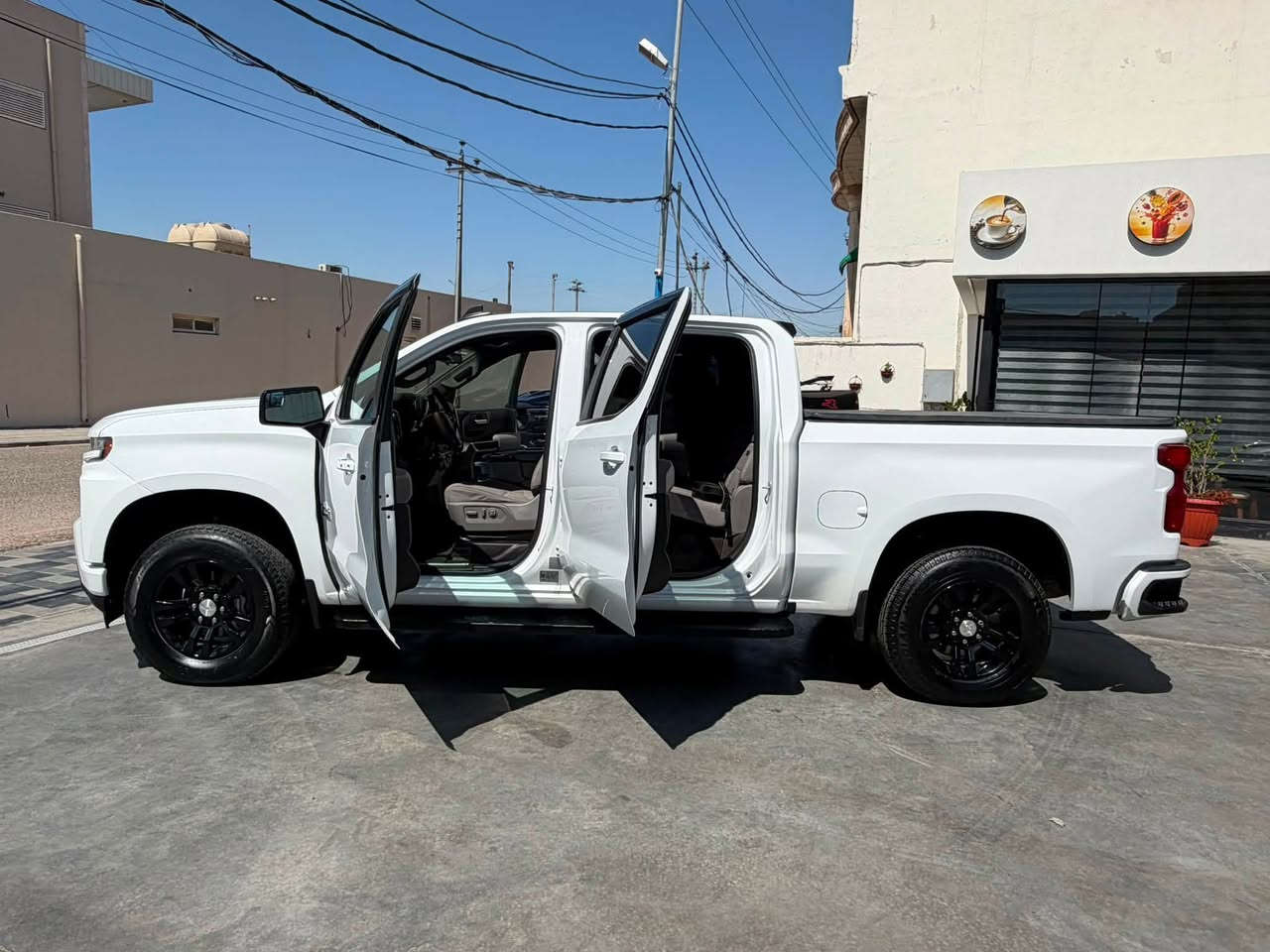 السلا عليكم

للبيع  سلفرادو

Chevrolet Silverado
والمرغوب (باب طويل بدي قصير)
 موديل : 2020
ماشيه 80 الف
ترفيع  2.5 انج
النضافة 100بالمية وجاهزه بدون اي نقص
محرك : 5300 V8 ( المرغوب )

كير :  6 سرعات ( المرغوب )

رقم شمالي تحويل ثاني يوم
و الهزه كامله 

(المواصفات)

- تشغيل و إطفاء عن بعد 

- فتح النوافذ عن بعد 

- إناره ترحيب 

- صندوق الخلفي كهربائي

- كامره خلفيه 

- مانع إصتدام مع فرامل 

- سياقه ذاتيه 

- حساسات إطار 

- شاشه تدعم(ابل كار بلي+واندرويد اوتو)

- مثبت سرعه 

- تبريد ثلج  + تدفئه  

- تبريد قطعتين 

- تسع السياره إلى 6 ركاب 

- مانع نزلاق

- سايد بريك كهربائي

- تنفيذ الأوامر الصوتيه 

- تحكمات ستيرن 

- دهن الگير جديد 

- دهن المحرك جديد -- ⁠
- طخم ويل جديد 
- غطاء بدي 
- لايتات زينون 
السياره حادثه  بلا ايرباك جاملغ وبنيد
للاستفسار ع الرقم***********واتساب
