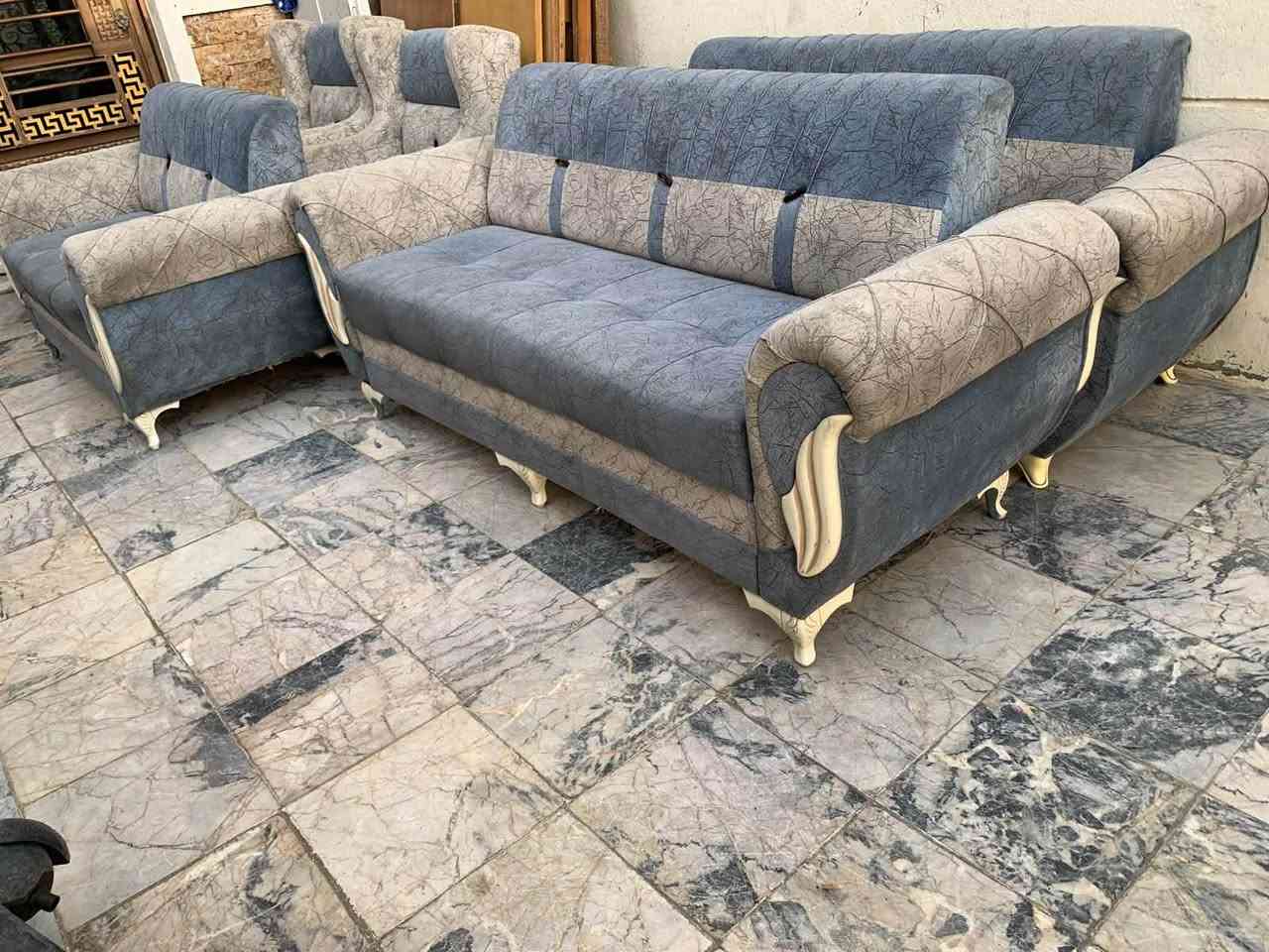 السلام عليكم من رخصت مدير العزيز عندي تخم قنفات 10 مقاعد قنفه كبار 2 + قنفه وسط + 2 كراسي نضيف اي ضرار مابيه السعر 175 رقم هاتف *********** بغداد  مكلفه بالنشر اي استفسار رقم هاتف موجود بالمنشور اتصلو عليه
