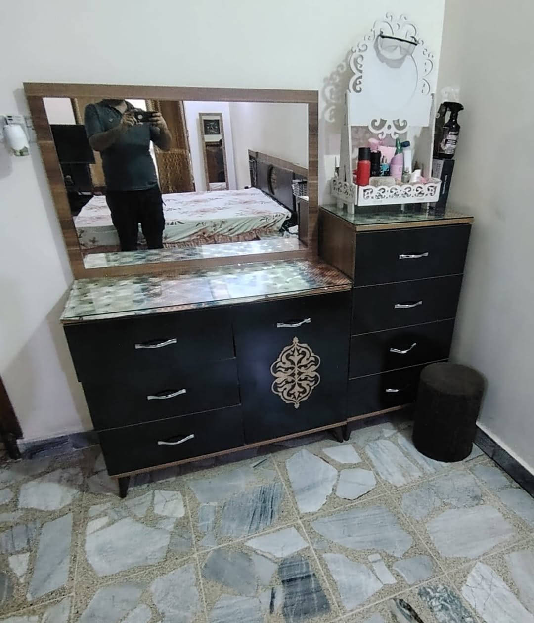 السلام عليكم للبيع غرفه نوم مستعمله السعر ٥٠٠٠ وبيها مجال
