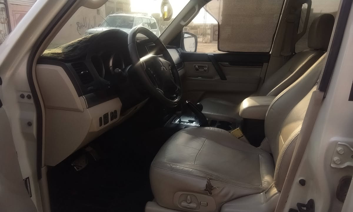 باجيرو • ٢٠٠٩ • جلد تحكم كهرباء