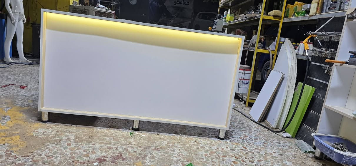 ميز كاشير جديد البيع مكاني نجف *********** سعره مناسب
@

