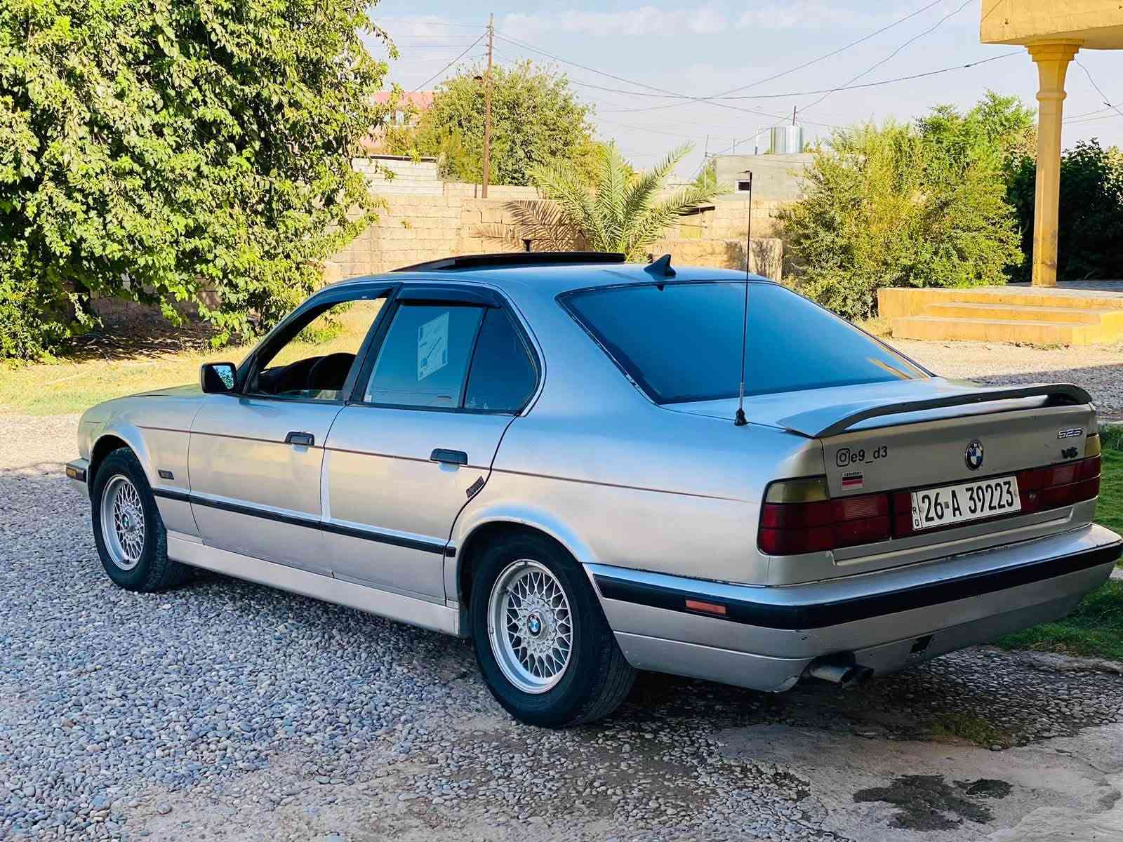 للبيع بي ام 525
وارد ياباني موديل 1991
محرك كبس عدل كير اوتو 
محرك كير شرط 
سلايت طكتين 
طخم سماعات ومضخم صوت جديد 
رقم دولي شرط التحويل 
بيع ومراوس ترهم مقدمه وبل شهر 
مكان السياره الشرقاط اسديره 
***********

نص مكتوب في الصور:
- @e9_d3