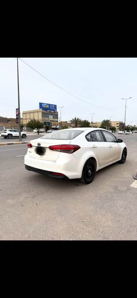 السلام عليكم 
سيراتو موديل 2017 خليجي بيهه ربع بنيد بدون ضربه 
ماشيه 129 السياره جاهزه للخير برغي ما بيهه نقص 
تبريد ثلج الاستفسار ***********

نص مكتوب في الصور:
- 96.
