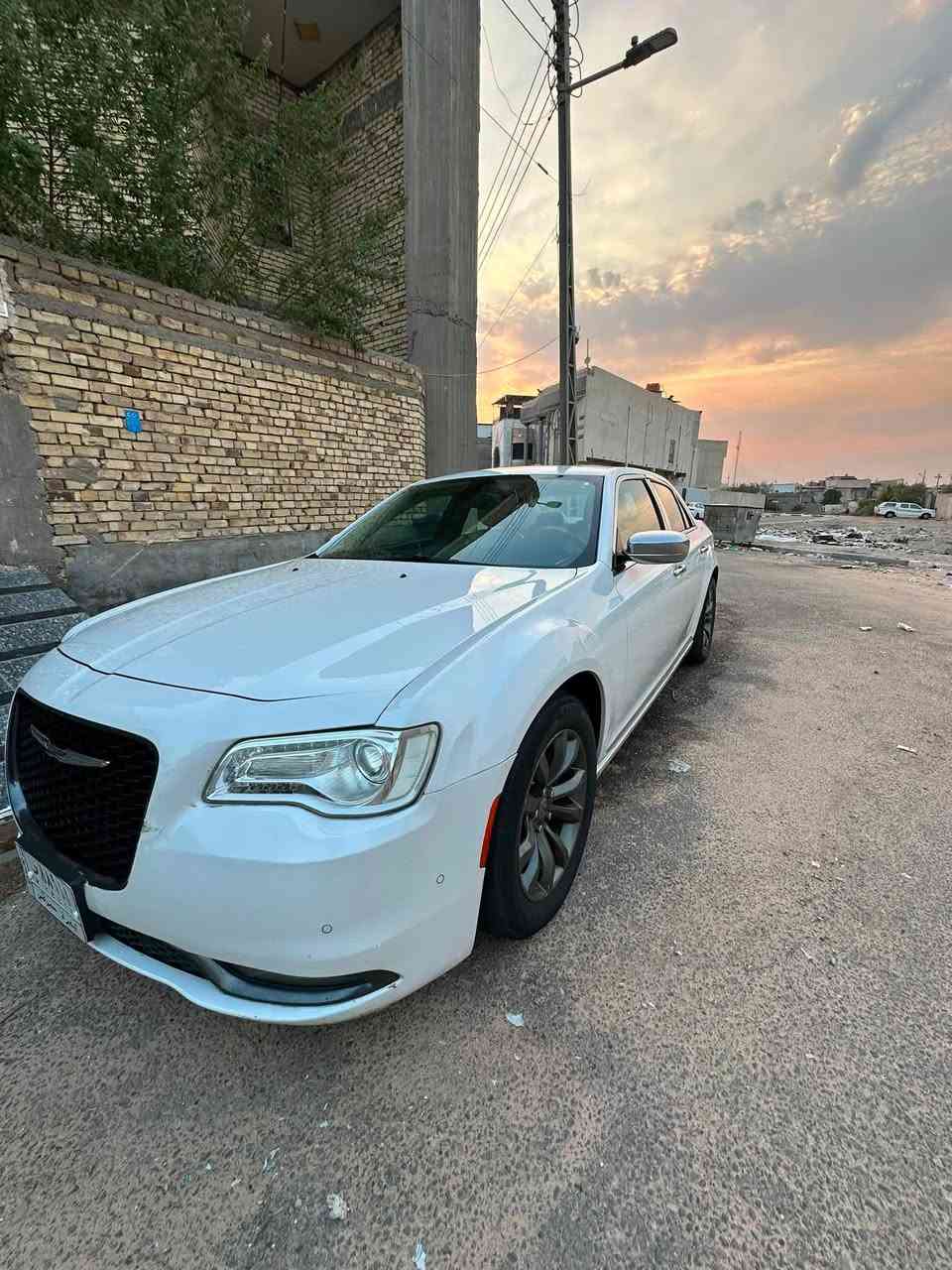 كرايسلر اوباما خليجي 2015  هيمي 5700. V8
كرايسلر اوباما c300 خليجي 2015 اصل بدون حادث 

مكينه 5700. هيمي V8 

مواصفات 
موديل 2015 اصل 
ماشيه 202 الف كم ( 125 الف ميل ) 

فتحة سقف بنوراما 
شاشه كبيره 
حساسات اماميه وخلفيه 
كامره خلفيه دوارة 
تشغيل عن بعد 

مقاعد كهربائيه 
تدفئه مقاعد 

تحكم ستيرن 
محدد سرعة

ويل 18 
حداديه جديده 
السياره مغلفة PPF 
بيهة بارد كد شبر بالباب الخلفي جهة السكن وبعض الملاحظات البسيطه 

مكان السياره بصره 

*********** 

السعر 190 وبيه مجال

