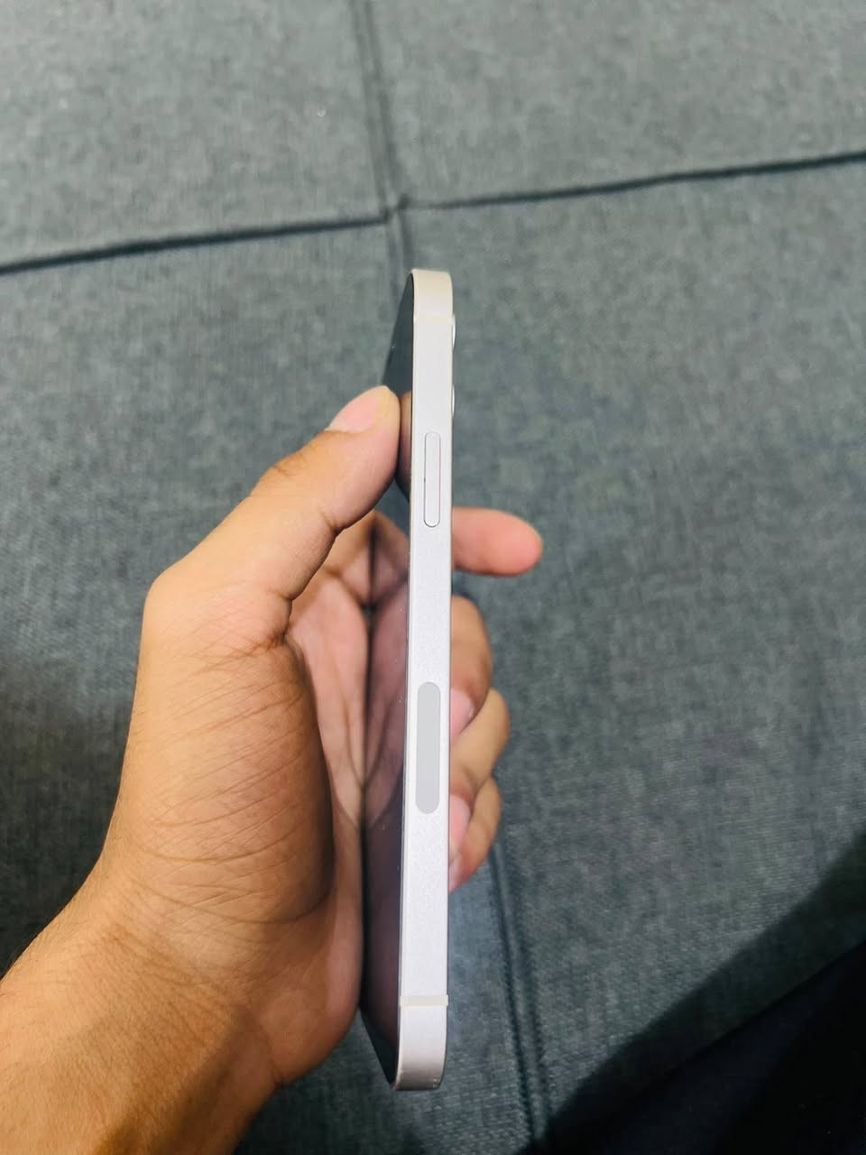 للبيع: آيفون 12 عادي (iPhone 12) 📱✨
المواصفات 

الذاكرة: 128 جيجابايت.

النسخة: الشرق الأوسط.

نسبة البطارية: 71%.

حالة الجهاز: مكفول كفالة عامة من كل شيء، وجميع قطعه أصلية 

موجد كسر بسيط في الظهر فقط (غير مؤثر على الاستخدام أو الأداء تماماً).
***********واتساب
📍 العنوان: ميسان - العمارة

💵 السعر: 350 ألف دينار  مجال

نص مكتوب في الصور:
- ٧:٠٣
- القطع والخدمة
- تجمع Apple سجل تاريخ القطع والخدمة، وهذا السجل يعرض معلومات عن هذا الـ iPhone وحالته وتفاصيل إصلاحه. معرفة المزيد...
- سجل تاريخ الخدمة
- الخدمة
- البطارية