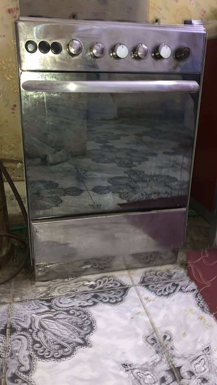 طباخ لبيع أخو الجديد كله،شغال الفرن العيون السعر 125 وبي مجال ***********
