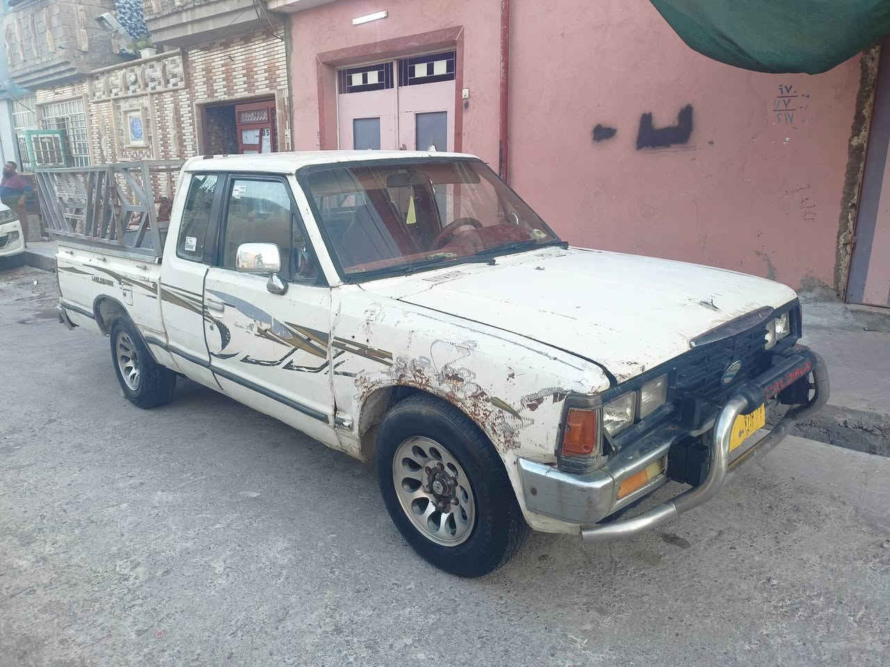 للبيع بيكم نسان قماره وربع مديل 84 كير شرط
محرك شرط اكسن شرط شاصي شرط 
كاربون بنزين بيها تريد وكاله تريد تحويل 
السعر ١٥ وربيها مجال 
***********او***********
