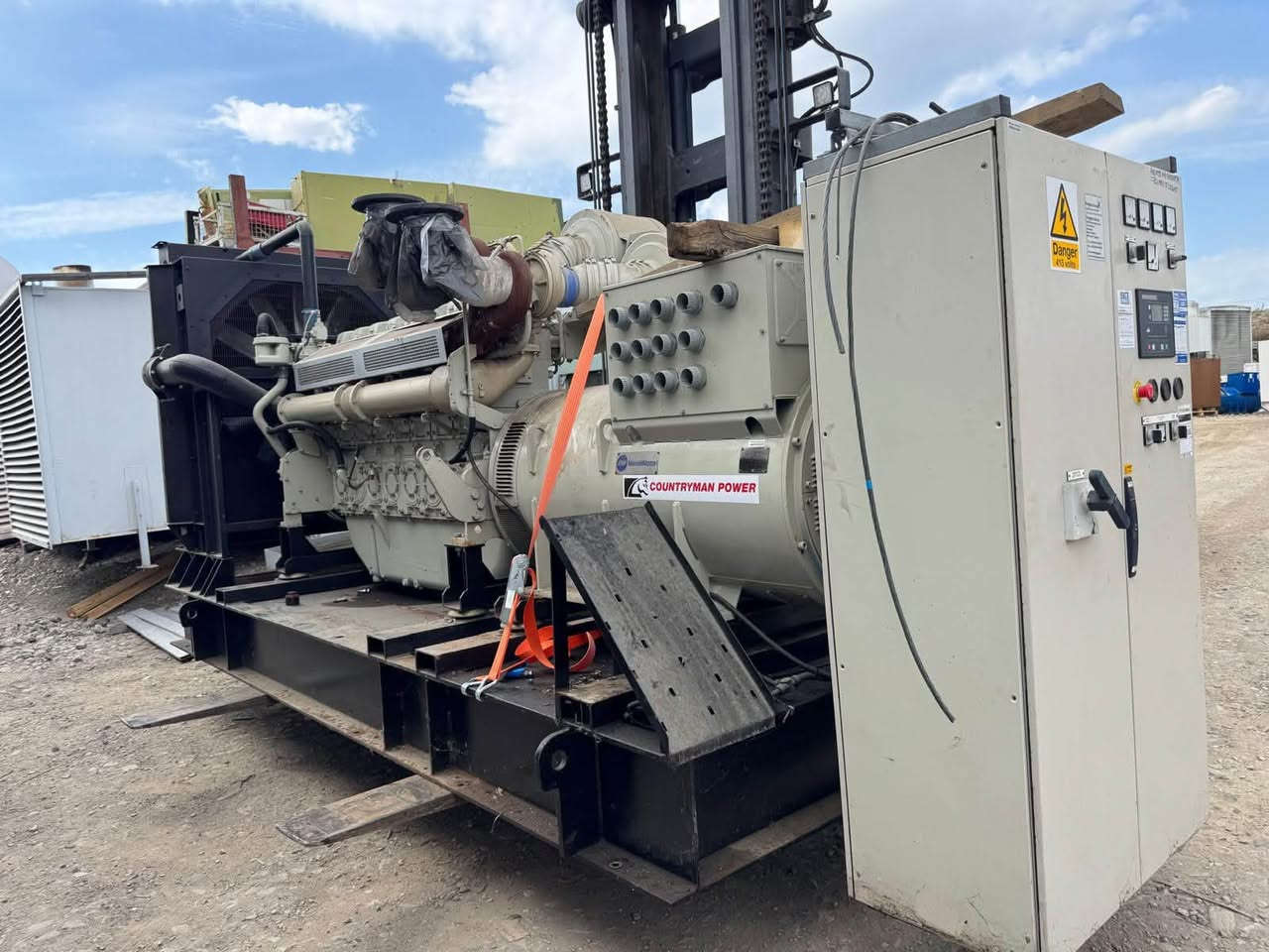 Perkins 4008
1100KVA
***********
***********
