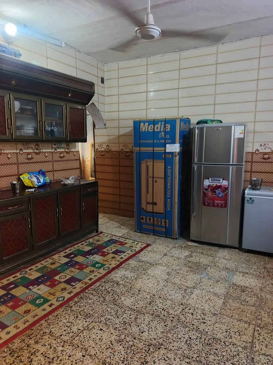 ياالله
سلام عليكم
البيت البيع طابو صرف
مساحه ((200)) متر بناء عكاده
يحتوي على استقبال وصاله ومطبخ
وأربع غرف نوم صحيات داخليه صحيات خارجيه
الماجديه سيد جميل قرب شارع ٢٠
استفسار اتصل برقم ((***********))
