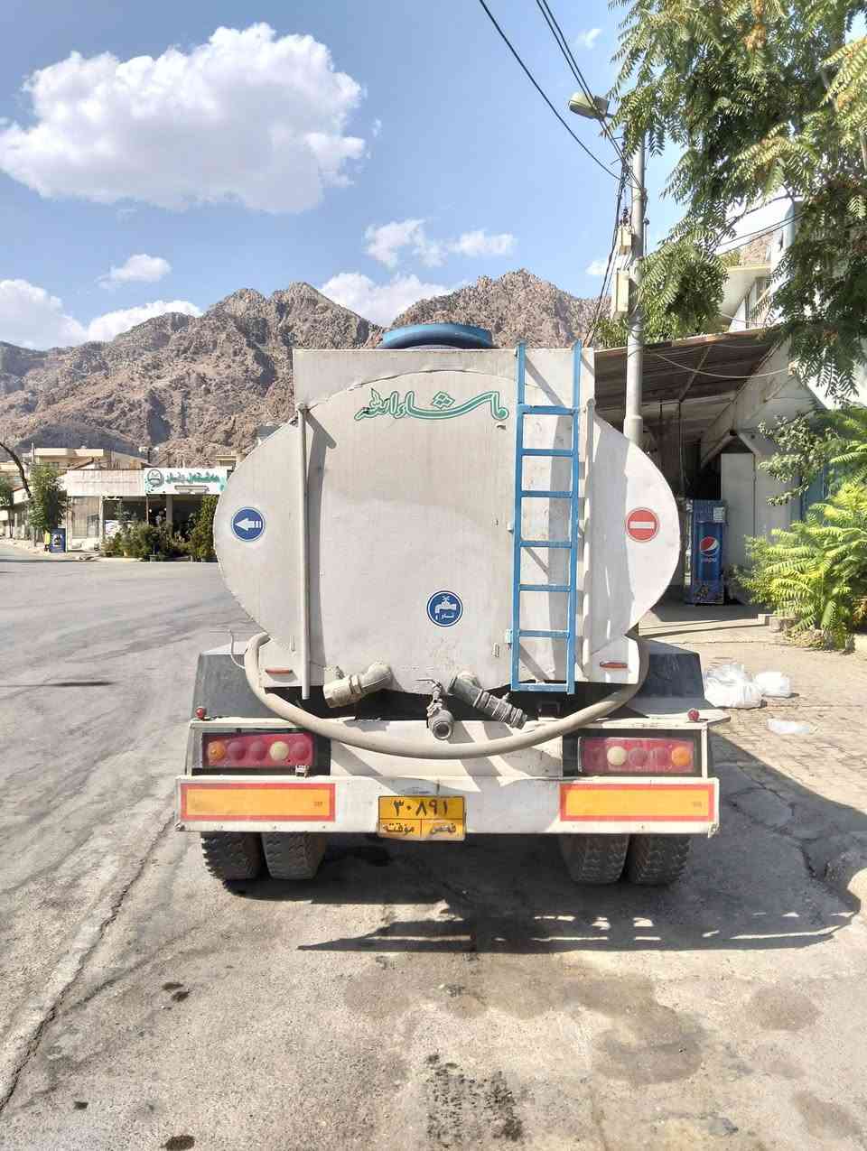 ئەوتەنکەرە بۆ فرۆشتن گێڕومەکینەی لۆک 6  تایەی بۆ کڕدراوە بە 11 گەڵا ماتۆڕو سۆندەی لۆک تانکی 6 هەزارە  30 بەرمیلە  بێ مەسروف علوجە واتا هیچی نیە ***********    *********** نـرخـی 65 گـەڵـاو مـعـامـەلـە
