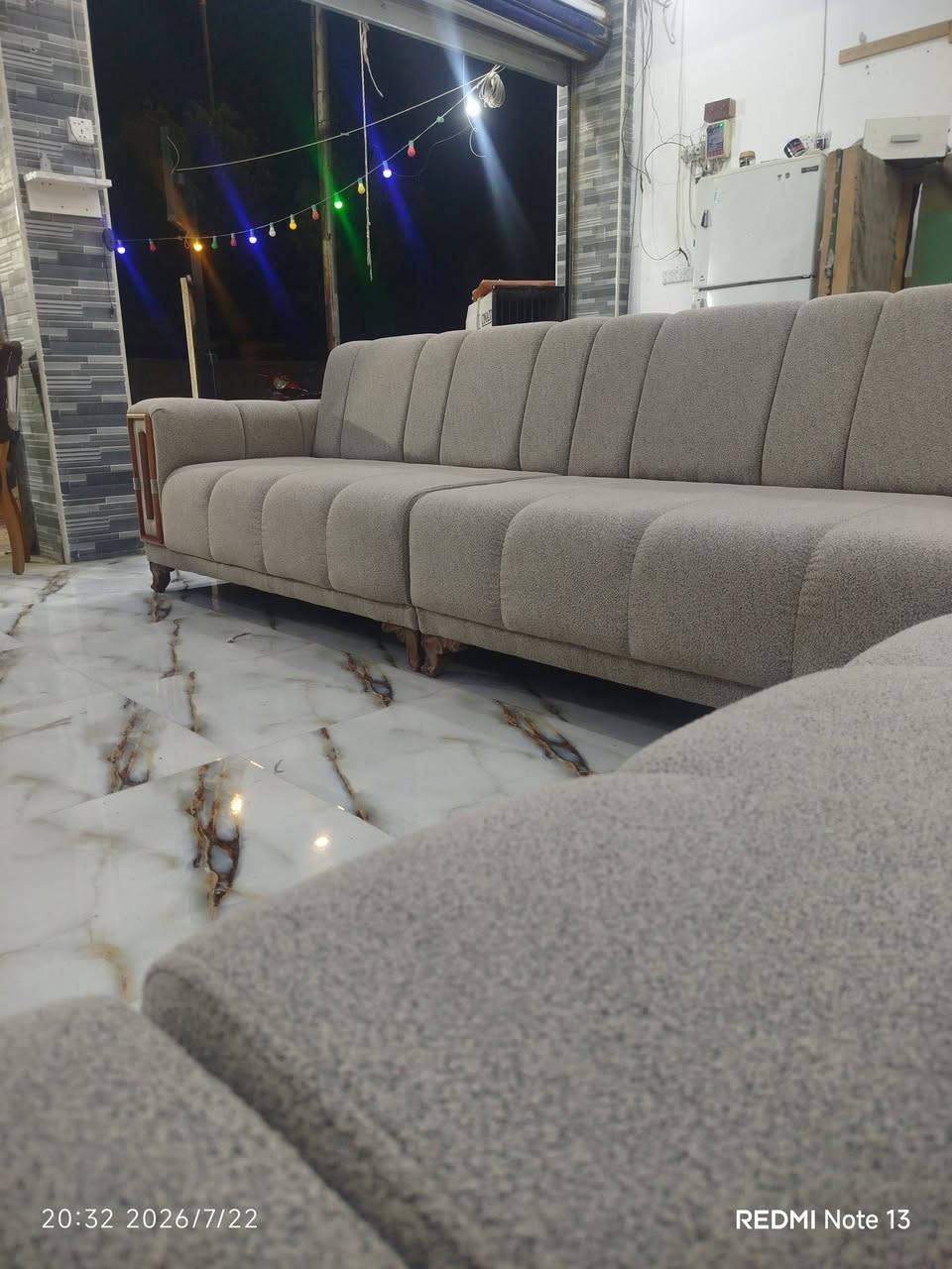 الفخامة، المتانة، ودقة التفاصيل.. تجتمع في مكان واحد! 🛋️✨
لأن منزلك يستحق الأفضل، نقدم لكم في "بصمة نجار" أحدث التصاميم وأرقى الموديلات من القنفات وأسرة النوم التي تضفي لمسة من الأناقة والراحة على مساحاتكم.
نحن لا نصنع الأثاث فحسب، بل نصنع الجودة التي تدوم مع الزمن. نعتمد في عملنا على ثلاثة معايير لا نساوم عليها:
المتانة العالية: هياكل خشبية صلبة وتأسيس متين مصمم ليتحمل الاستخدام اليومي لسنوات طويلة.
اللمسة النهائية (الفنش): دقة متناهية في التفاصيل، خياطة وتنجيد باحترافية عالية، وتقفيل نظيف يعكس ذوقك الرفيع.
الجودة الشاملة: استخدام أفضل المواد الأولية من الإسفنج عالي الكثافة إلى أجود أنواع الأخشاب.
ولأننا نهتم بأن يكون أثاثك انعكاساً لشخصيتك، نوفر لك أحدث كتالوجات ونماذج الأقمشة لتختار منها اللون والنوع الذي يناسب ذوقك وتصميم منزلك بكل حرية قبل بدء العمل.
"بصمة نجار" – أثاث يعيش معك، ويحكي قصة جودة.
للحجز والاستفسار، تواصل معنا عبر الرسائل أو تفضل بزيارتنا.
***********
***********
