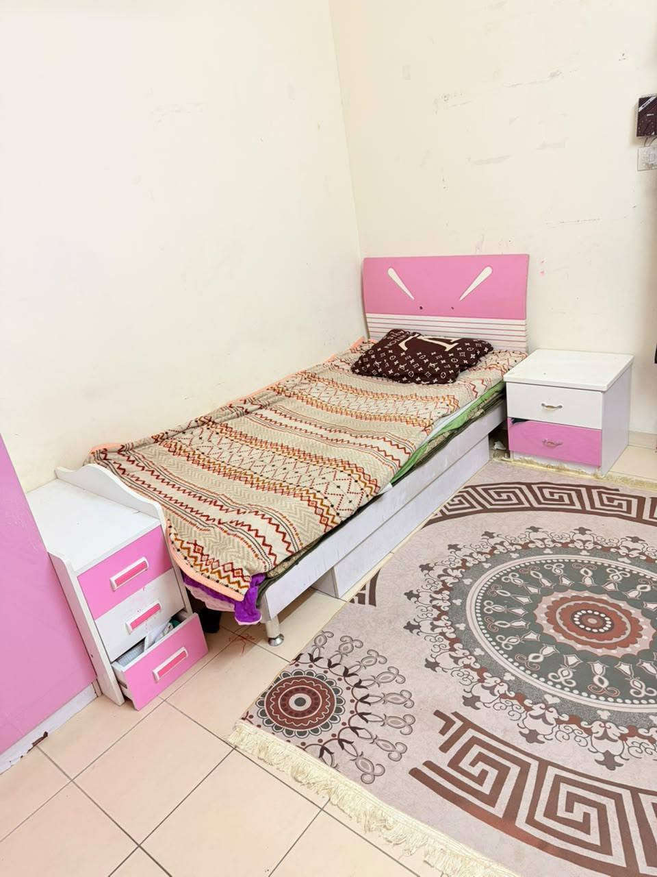 غرفه نوم بناتي للبيع نضيفه السعر 175 استفسار ***********
