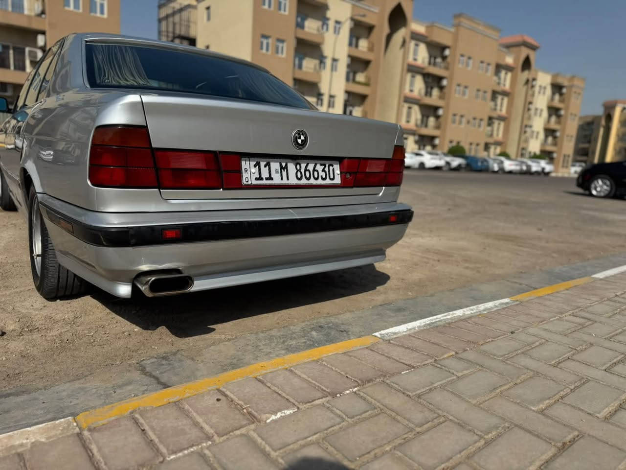 بي ام دبليو ٩١ • جلد اسود • زنون بروجكتور