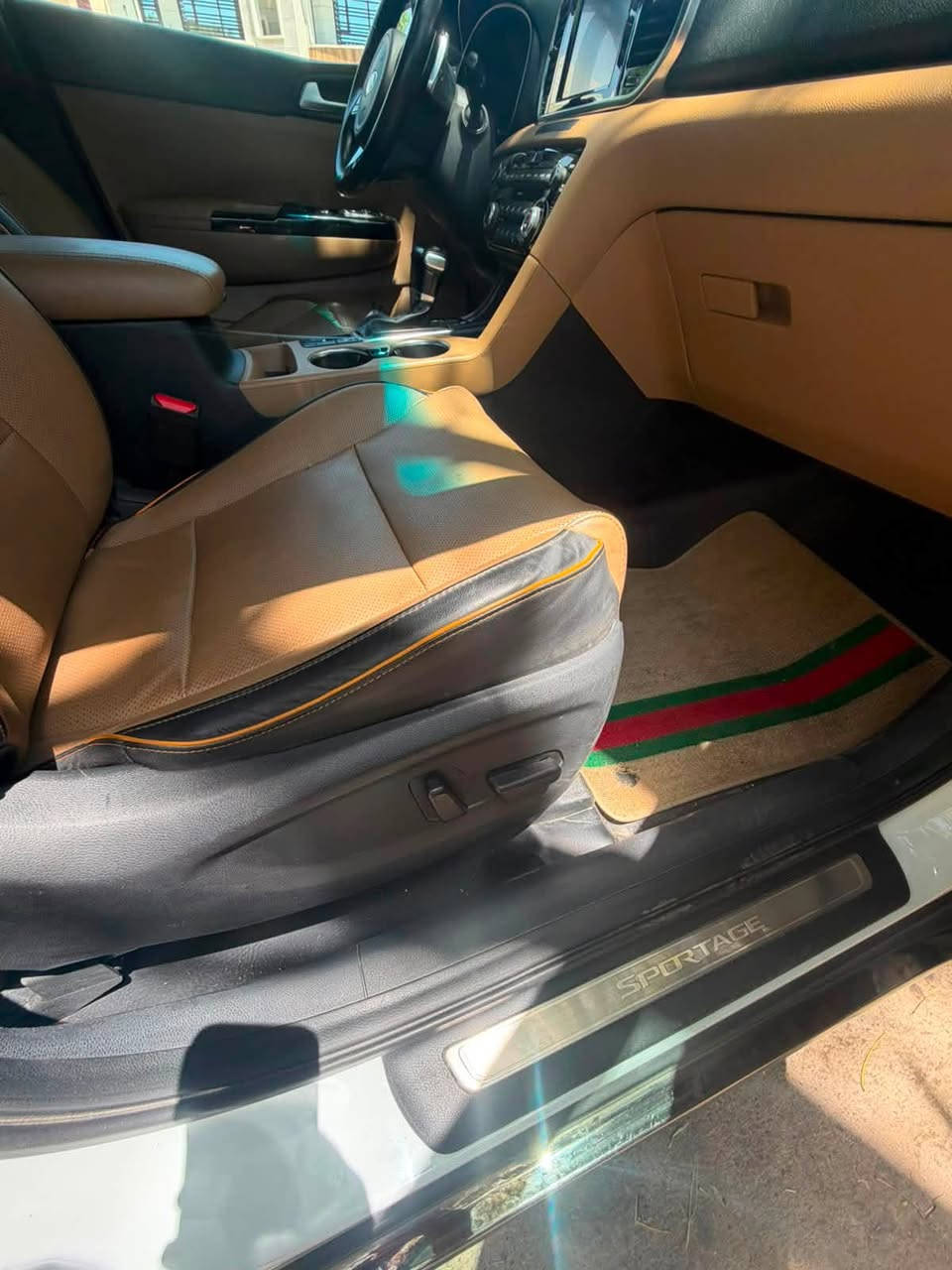كيا سبورتاج 2020
Gtline 

ماشيه 71000km 

السيارةمكفوله كير محرك صبغ 

فقط بارد بالبابين كد شبر 

سقف بانوراما 

كشنات كهرباء 

حساسات اماميه وخلفيه 

كاميرا خلفيه 

اوتو هولد 

3وضعيات قياده 

مساعد نزول منحدرات 

للاستفسار 

‭***********‬
