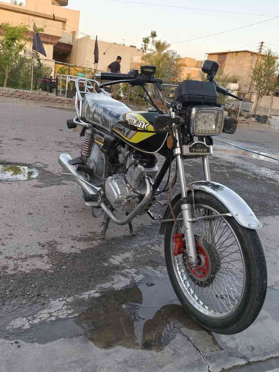 سلام وعليكم دراجه تايكر للبيع موديل ٢٣كفاله عامه دراجه نضيفه مكان بلدروز دور مندلي سعرخاص أو اتصل ادلل رقم الهاتف***********
