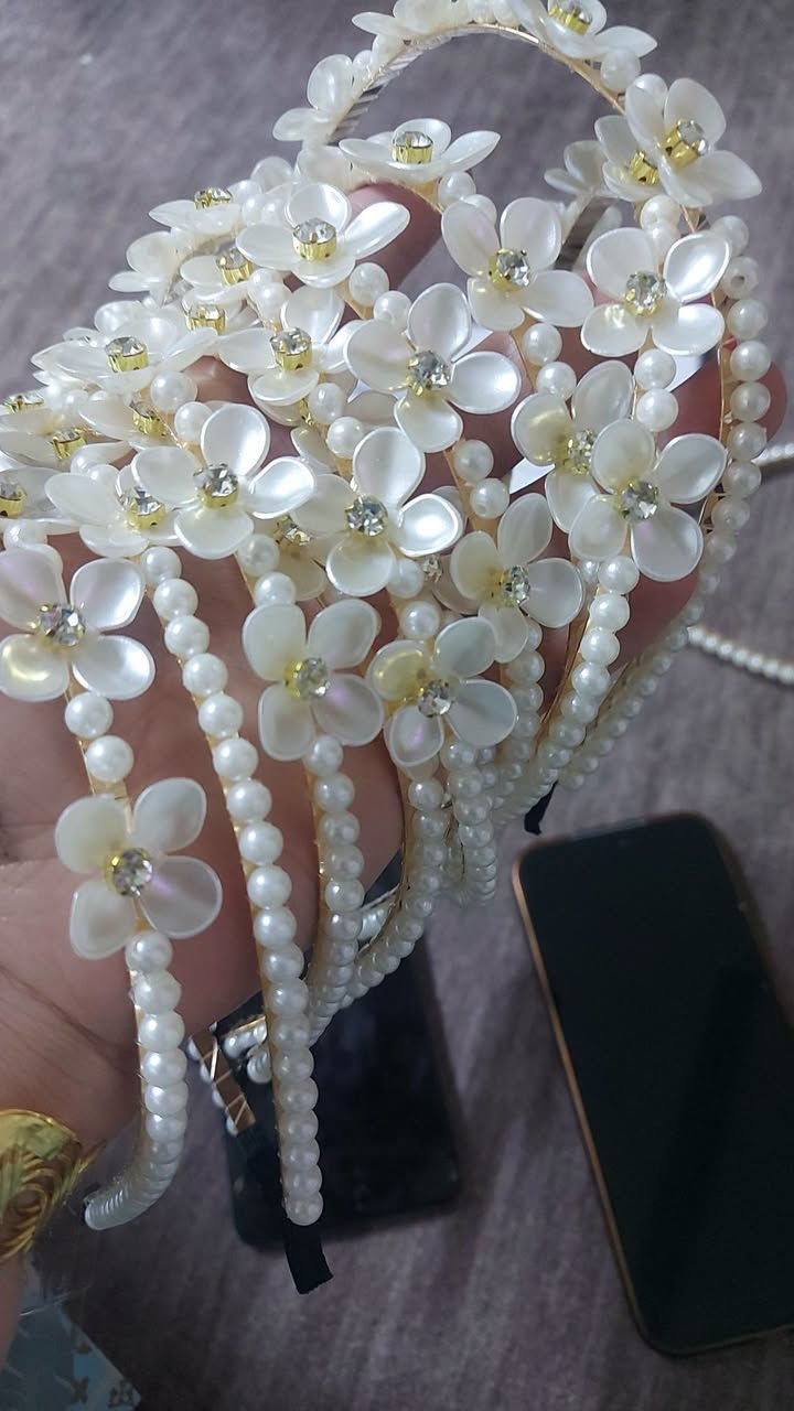 الاسعار اسفل الصورة

