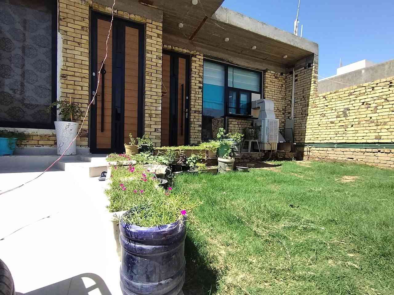 🏡 دار سكن للبيع | موقع مميز جداً
📍 الموقع: الخاجية – توزيع الضباط
 – #شارع_20
📌 الموقع التفصيلي:
 #خلف_ماركت_عمو_حيدر
📐 المساحة: 260 م²
📏 الواجهة: 10 م
📏 النزال: 26 م
🏗️ سنة البناء: 2026
✨ تفاصيل الدار: ▪️
طابق واحد 
 استقبال واسع
▪️ هول
▪️ مطبخ
▪️ غرفتين نوم
▪️ مجموعة صحية
▪️ درج + بيتونه
▪️ گراج 🚗
▪️ حديقة 🌿
⭐ دار حديثة البناء بموقع مميز، ومساحة وواجهة ممتازة، وتصميم عملي ومناسب للسكن العائلي.
📞 للاستفسار / ***********
                       ***********
