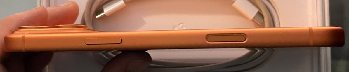 17 برو ماكس
نظيف جداً 
بطارية 100%
256GB
لون : برتقالي
السعر :1850 
الاستفسار:***********

نص مكتوب في الصور:
- حول الإسم iPhone إصدار iOS 26.6 اسم الطراز iPhone 17 Pro Max رقم الطراز MFYN4X/A الرقم التسلسلي JH2QH7056G الأغاني الفيديوهات الصور السعة ٢٥٦ غ.ب. متوفرة ٢٣٥,٨٣ غ.ب. عنوان Wi-Fi BC:9F:58:4D:11:D7 Bluetooth BC:9F:58:59:28:23 البرنامج الثابت للمودم 1.70.01 SEID
