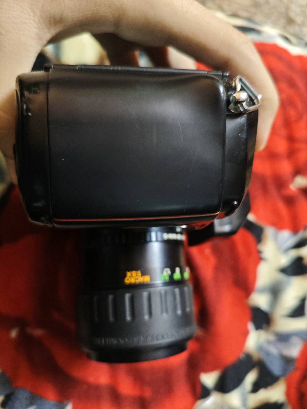 📷 كاميرا فلم Nikon F4 + عدسة Vivitar 28-70mm للبيع

كاميرا نيكون F4 الاحترافية (فلم 35mm) من الفئة الكلاسيكية، مع عدسة Vivitar زوم 28-70mm f/3.5-4.5 ماكرو.

✅ الكاميرا تشتغل والشتر يسمع صوته
✅ العدسة والزوم يشتغلون
✅ الشكل الخارجي نظيف

⚠️ ملاحظات بصدق:
- موجودة نقاط سودة (مصوّرة بالصور)
- ما مجرّبة بفلم
- تحتاج 4 بطاريات AA

💰 السعر: 450 ألف دينار (قابل للتفاوض شوية)

📍 التسليم والفحص بالمكان قبل الشراء، والمعاينة مفتوحة.
للتواصل: رسالة على التطبيق أو الرقم. ***********