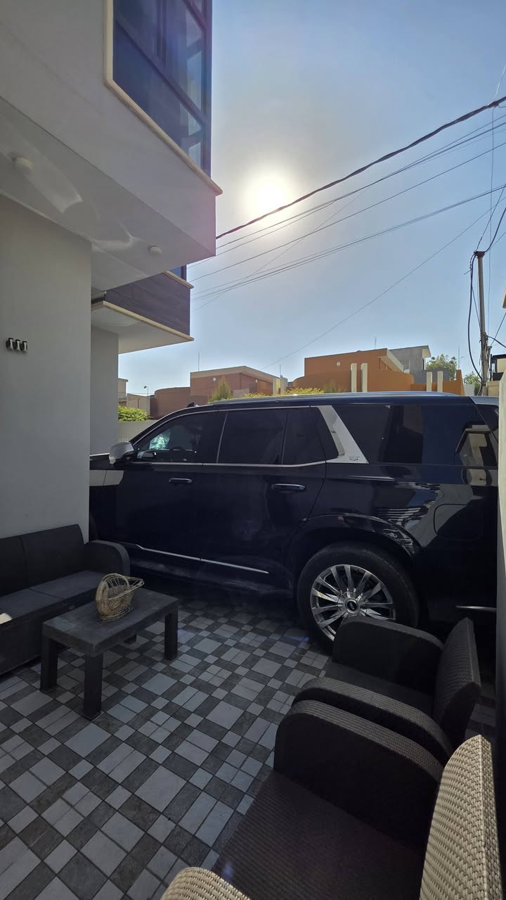 الدار للبيع 
الموقع الموصل حي الفلاح الأولى 
سند زراعي اراضي الشيخ فائق 
المساحة ١٥٠ متر ركن واجهة ١٧ ونص 
البناء طابقين 
الطابق الاول مطبخ واستقبال وصاله وغرفتين نوم وحمام وتواليت 
الطابق الثاني يحتوي على ٤ غرف نوم وحمام وتواليت 
للاستفسار الاتصال على الرقم ***********
او التواصل على الخاص 
مكتب نون لتجارة العقارات الكائن في حي المصارف مقابل مسبح الابراج قرب مطعم قصر السلطان
اوقات الاتصال من الساعة العاشرة صباحا وحتى الساعة التاسعة مساء
