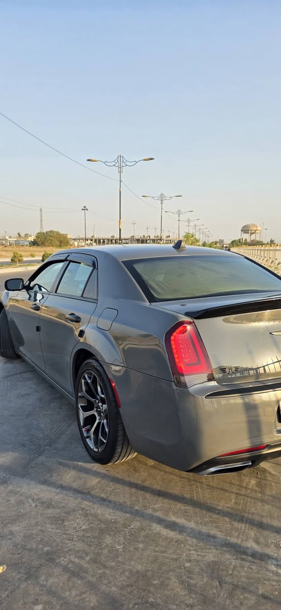 Chrysler S300
سلام عليكم اوباما 2017 للبيع
وارد كندي بدون حادث بس من اجت طلع بيها 3 قطع كلير
 وهنا بالعراق نطخ باب الورا سايق ونصبغ  وسونارها موجود✅️

ماشيه 173mi

مواصفات الS معروفة 
كشنات كهرب + تدفئة كشنات وستيرن ✅️
تشغيل عن بعد✅️
شفتات ستيرن✅️
شاشة جبيره ✅️
كير ماوس 8نمر ✅️
سماعات bose✅️
دمام خلفي ✅️
حساسات خلفيه✅️
وباقي المواصفات مالها معروفة 🤝🏻

سيارة عليها ادامة كامله من دعاميه للدعاميه  يعني مصرف دينار واحد مذب عليها ان ساء اللن
دهونات كلها جديدة ✅️
طخم حدادي جديد✅️
محرك+ كير كفااله شرط الفحص 

سيارة شرط بعد احلى من الصور تجي وتشوف بعينك 

مكاني موصل 
سعر 208 وبيه مجال 
والي تعجبه وماعندا سيارة كدامه بلاش ❤️

***********
