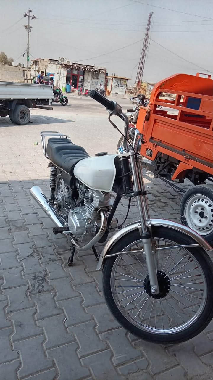 سلام عليكم دراجه نامه اصل نامه ام لتلث بنط الي ام لباركود ما يعرف لا يكول متياز دراجه حلوه وكلشي بيها اصلي دراجه متعوب عليها عنواني بصره 5 ميل 
رقمي ***********
