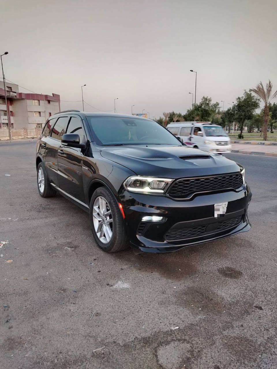 السلام عليكم أخواني الأعزاء 
دورنكو موديل 2023 R/T MAX V8

بدون رقم تترقم بغداد وجميع المحافظات
فول مواصفات 1/1      7 راكب 
رادار امامي نقط عمياء حساسات أمامية وخلفية 
دخول ذكي بصمة ابواب كشنات جلد + كهرباء+ تدفئة تبريد فتحة سقف صندوق كهرباء 
حادث السيارة راسلني واتساب وادزلك صورة
مكان السيارة بغداد البياع ‏
رقمي ‪***********‬‏
