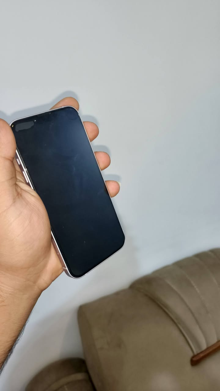 السلام عليكم ايفون 14 عادي ذاكره 128 بطاريه 81 نموذج. m الجهاز كفاله برغي ممفتوح بي  السعر 600 وبي مجال حك الجيه شي بسيط للاستفسار واتساب ***********
