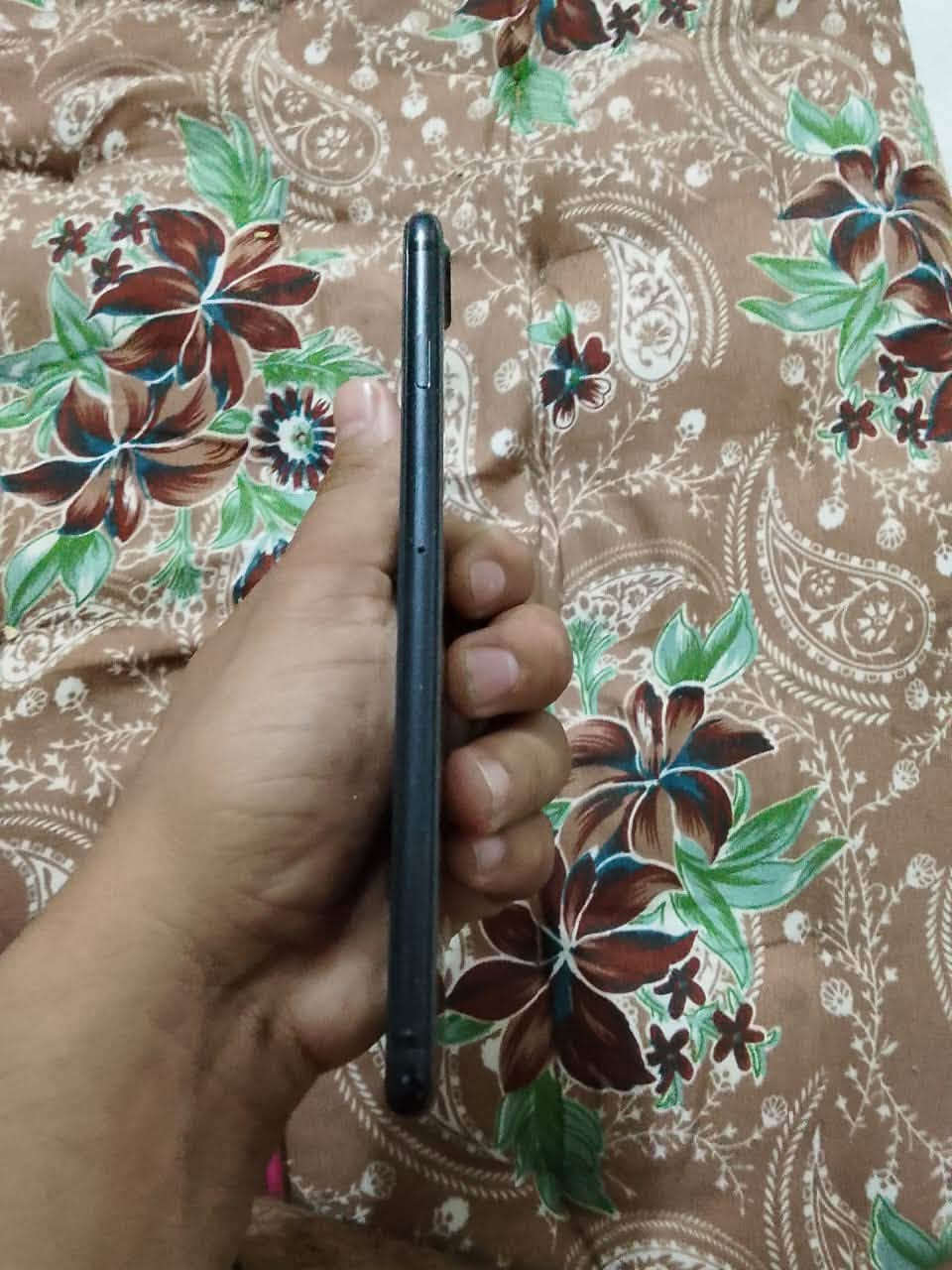 ايفون ٧ • نضيف • بطارية ٨٨