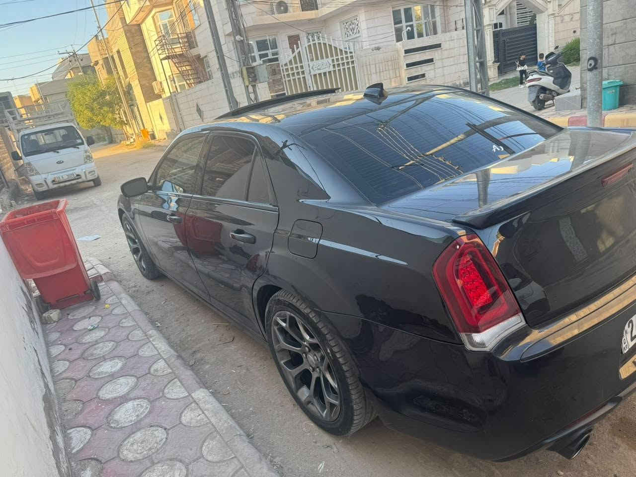 أوباما  موديل 18 وراد كندي داخله كلين هنا صار بيها صبغ قطعتين بدون دواخل بدون ارباك
رقم شمالي بسمي هزا وسنويه جديدة + تضليل بل سنويه ماشيه 80 الف
سعر ب 208  
***********
مكانه حله شارع 60
