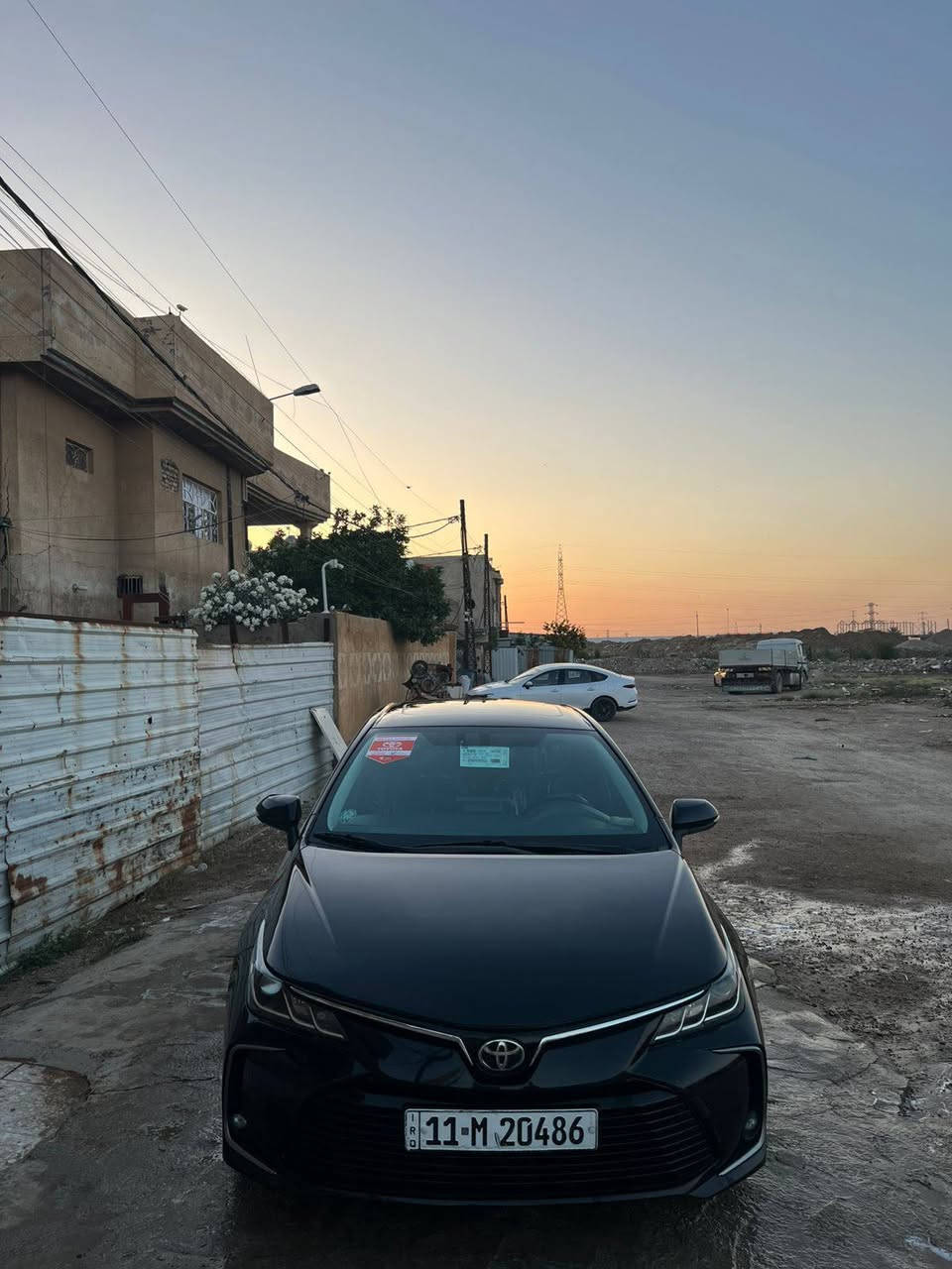 جديدة وبالعافية عالياخذها مال جناي
تويوتا كورولا 2023 (خليجي - نص فل) اخت زيرو ماشية 52 ألف كم 
​ملك الاعتمادية والاقتصادية.. تويوتا كورولا موديل 2023 بحالة الوكالة ونظافة تامة! ✨
​🔹 المواصفات العامة:
• الماركة: تويوتا كورولا (Toyota Corolla)
• الموديل: 2023
• المواصفات: خليجي (نص فل)
• اللوحة: رقم بغداد (ألماني مميز، جاهزة للهزة والتحويل الفوري)
​🔹 تفاصيل ومواصفات السيارة:
• المحرك: محرك نشط واقتصادي جداً في استهلاك الوقود.
• التبريد: تبريد قطعة فقط (ثلاجة) كفاءة عالية وممتاز للأجواء الحارة.
• التحكم: تحكم ستيرن (مقود متعدد الوظائف) .
• الشاشة: شاشة عرض وسطية ذكية تدعم أنظمة التحكم والاتصال.
• المساعدة: كاميرا خلفية مع حساسات بلادية لسهولة الركن.
• الأمان: منظومة مكابح متطورة ABS، وسائد هوائية (ايرباكات) متكاملة، وأنظمة الثبات الإلكتروني.
• الخارجية: إضاءة LED يومية مميزة مع ويلات كروم أصلية.
• الداخلية: غطاء مخمل نظيف جداً بحالة بلادها وعزل صوتي ممتاز للغرفة.
​🔹 ملاحظات إضافية:
• السيارة بحالة ممتازة جداً (جيك وفحص وين ما تحب).
• السعر ومستوى النظافة يضمن لك راحة البال وبدون مصاريف إضافية.
• السيارة حرة وجاهزة للتحويل مباشرة باسم المشتري (بدون أي تعقيدات قانونية أو غرامات).
​📞 للتواصل والاستفسار:
• مكان التواجد: جديدة الشط
• رقم الهاتف: [***********] واتساب او اتصال
• السعر المطلوب: [165 ورقة] (قابل للتفاوض البسيط) وبالعافية عالياخذها
